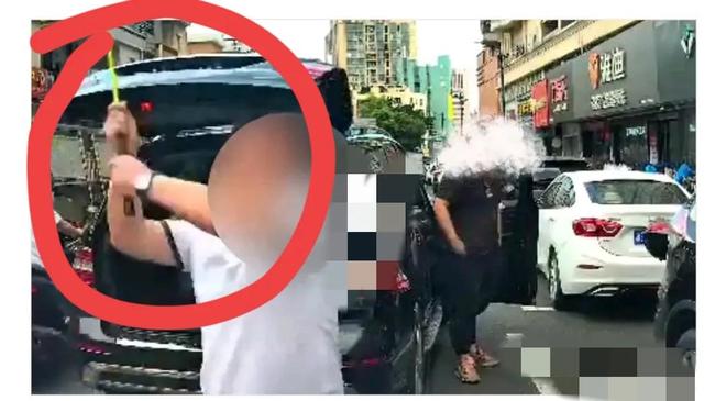 砸车后续警方回应：双方都认可处理结果麻将胡了试玩最新！东莞奔驰司机别车(图5)